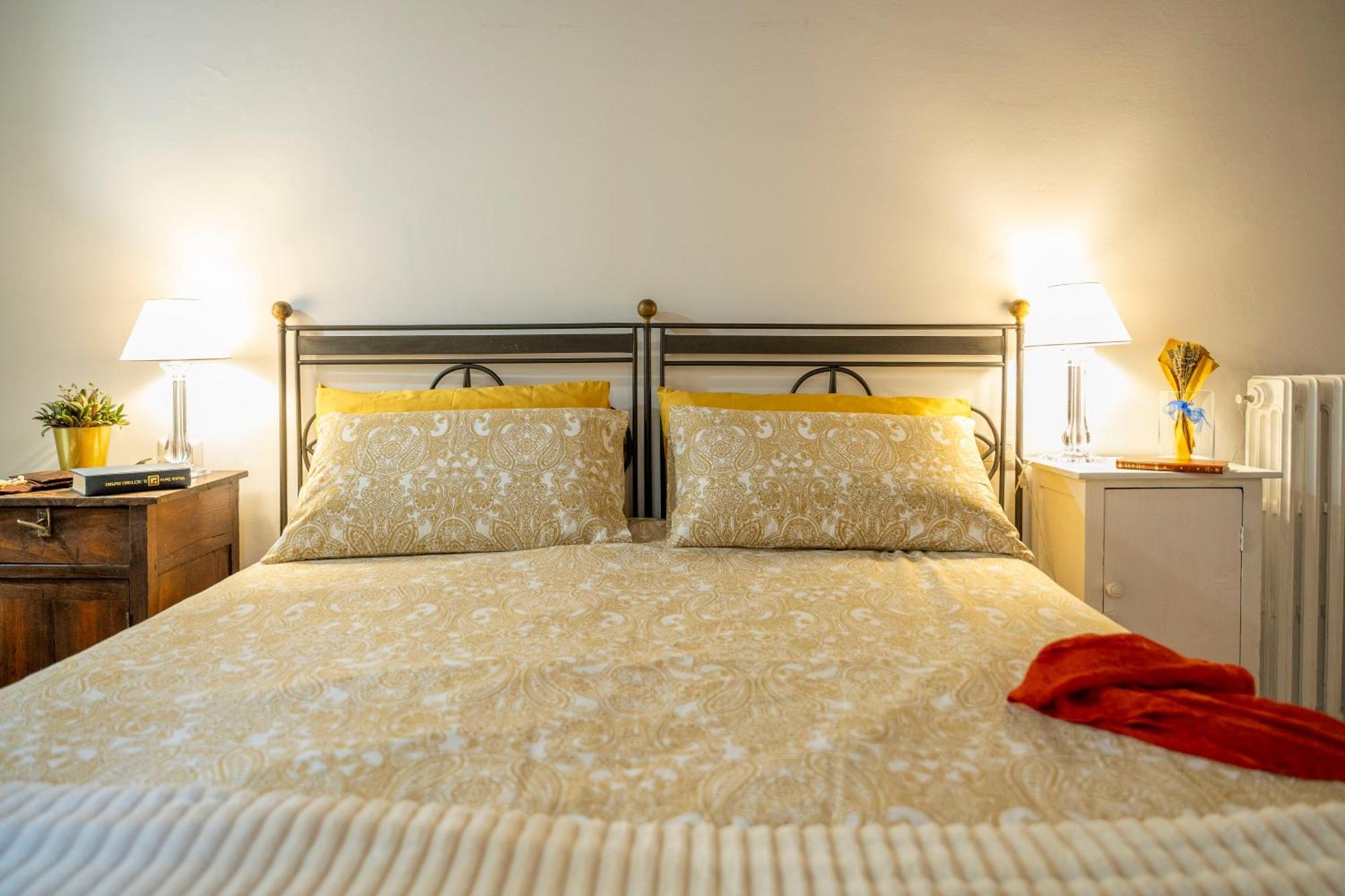 Loving Santo Spirito Apartment